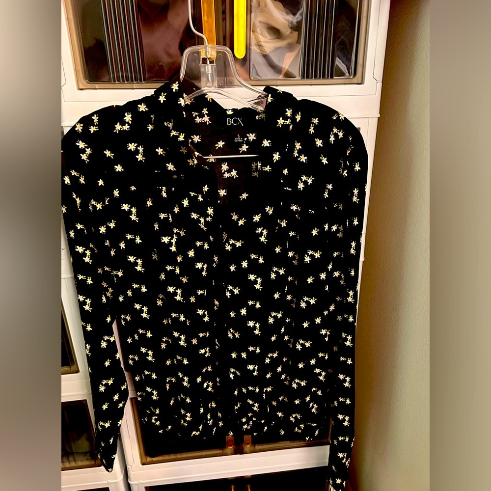Long sleeve, lite weight floral blouse